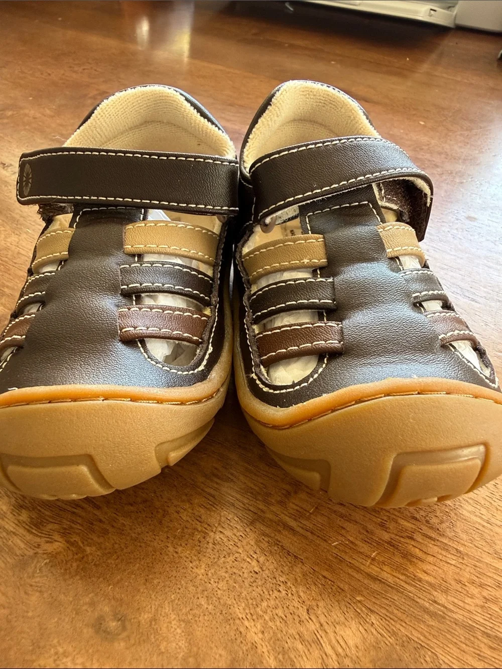 New UGG Santore Toddler Sandals Brown Leather Size 7 Easy Walker Closed Toe